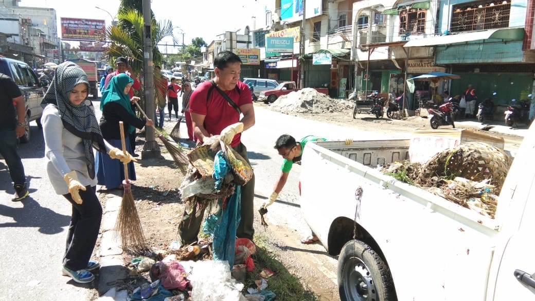 Camat Bagan Sinembah Kesal Lihat Warga Buang Sampah Di